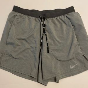 Mens M. Nike 5.5 inch Dri-Fit shorts